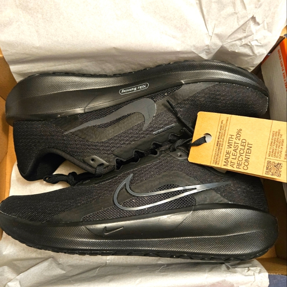 Nike Downshifter 13 Running Shoe Sz 10
